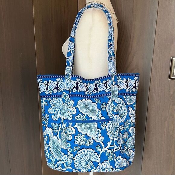 VERA BRADLEY Blue Lagoon X-Large Tote - Picture 9 of 12